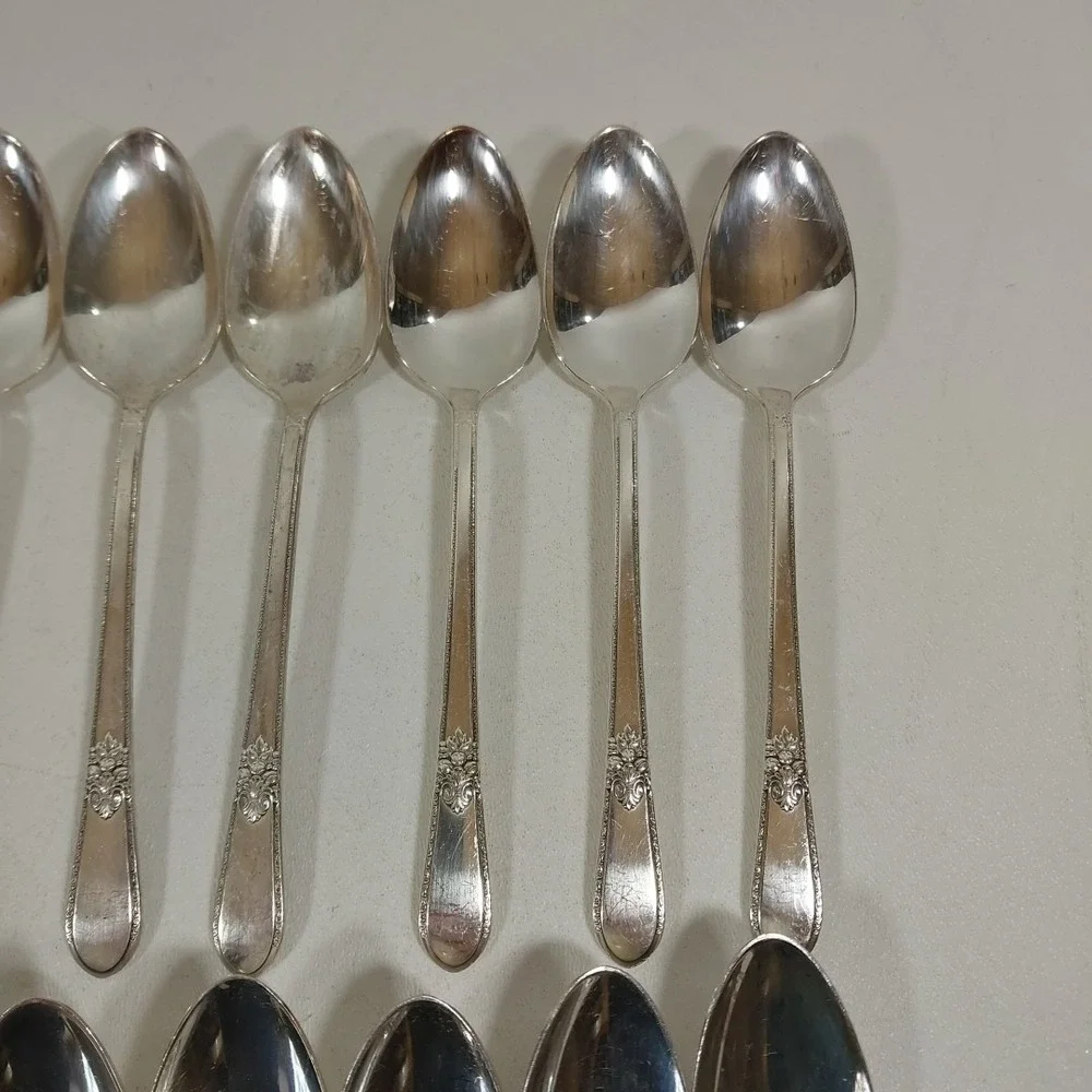 Adoration by 1847 Rogers Bros. IS 1930 Dessert Spoons Silverware flatware Set 16